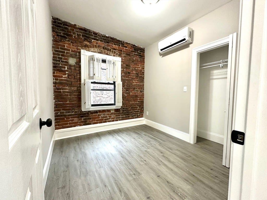 22 Pompeii St Apt 1