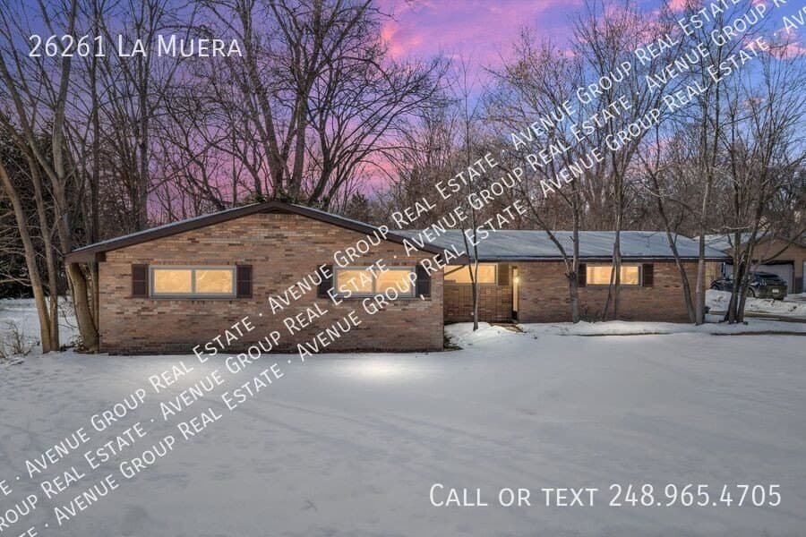 26261 LA Muera St
