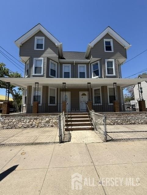 87 1st St