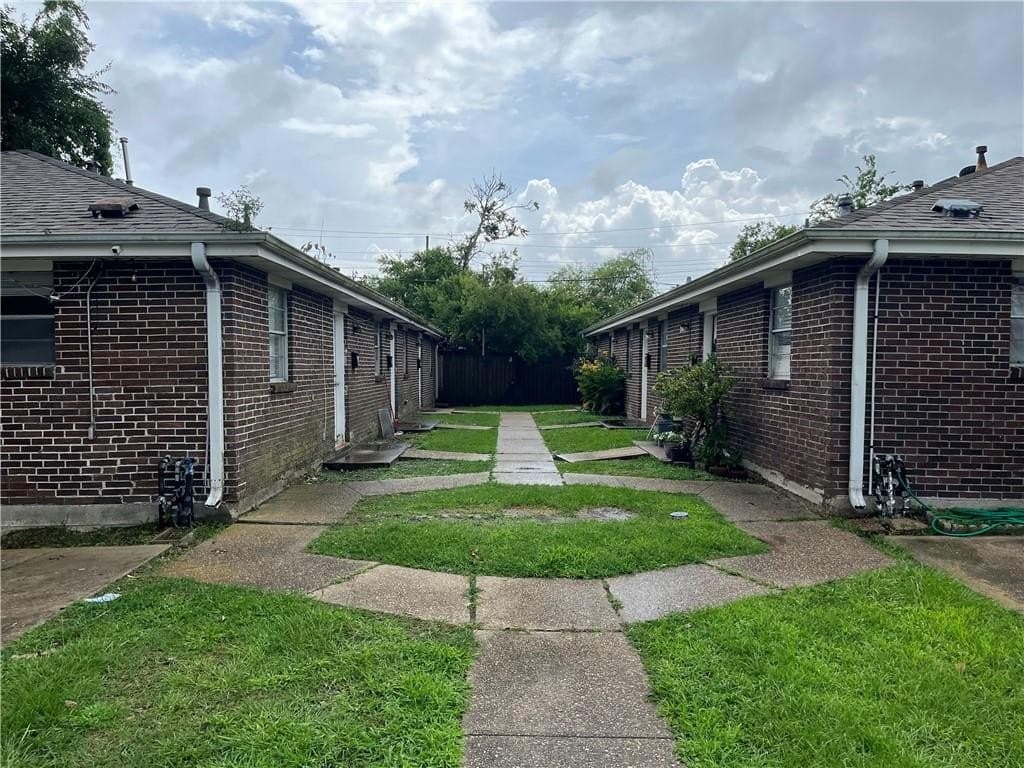2504 Longwood Dr Apt A