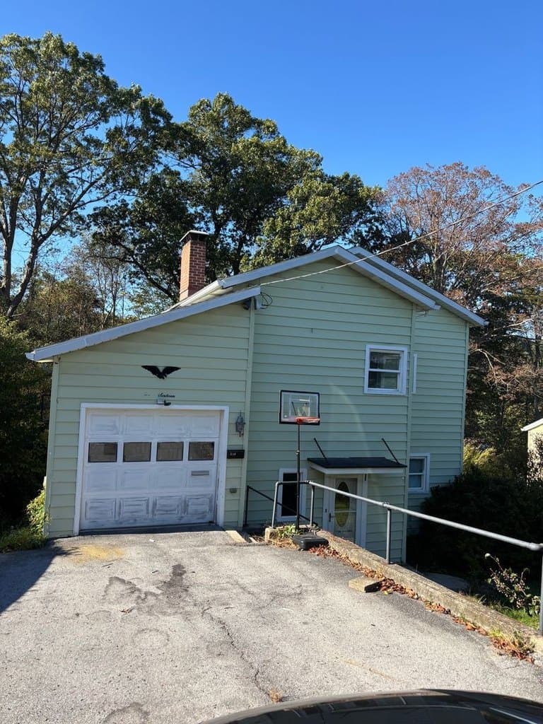 216 Leon St