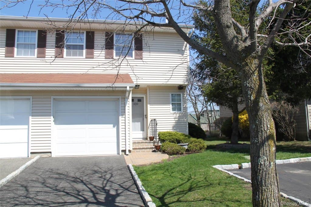 100 Woodlake Dr W