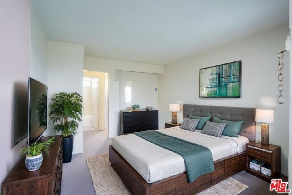 571 Fairview Ave Apt 17
