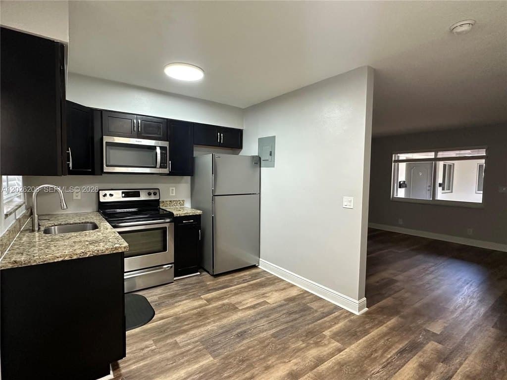 3720 NE 22nd Ave Apt 11