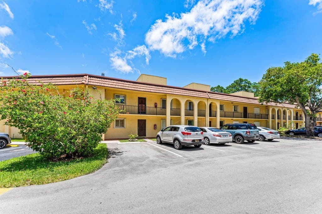 866 SW 9th Street Cir Apt 201