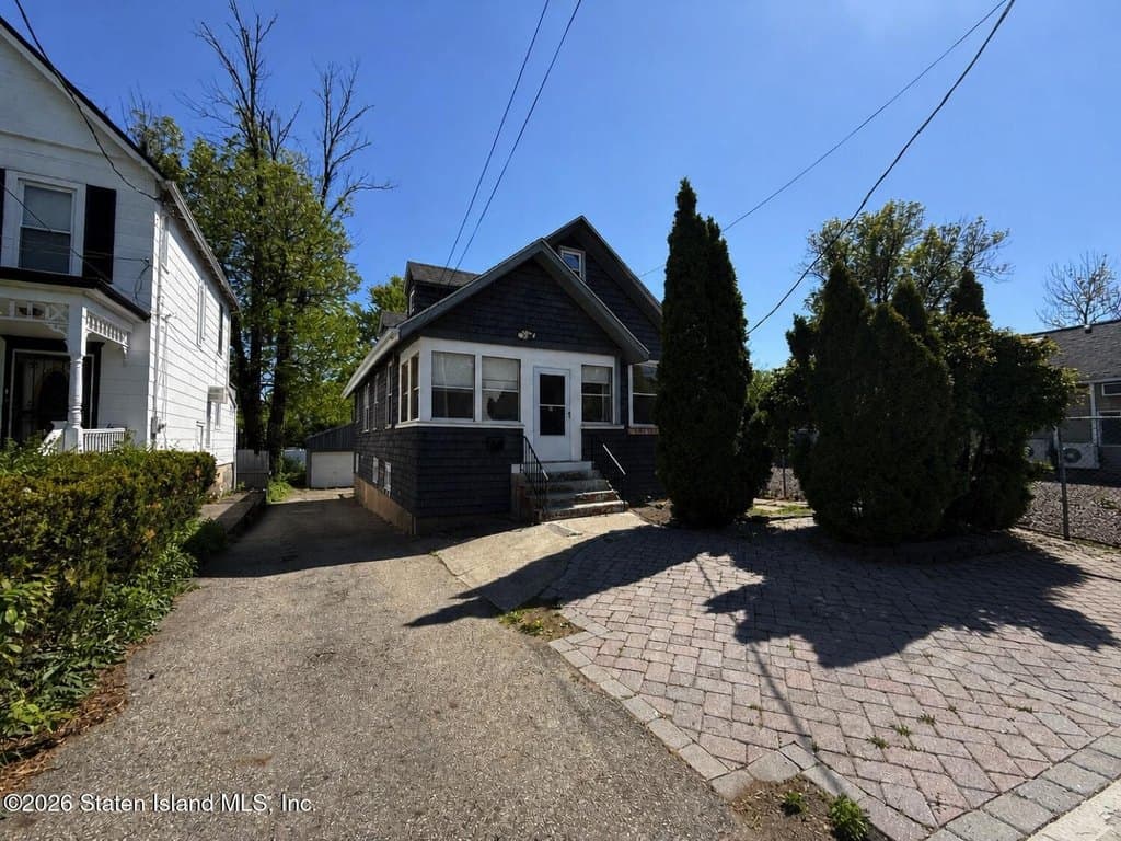 6218 Amboy Rd