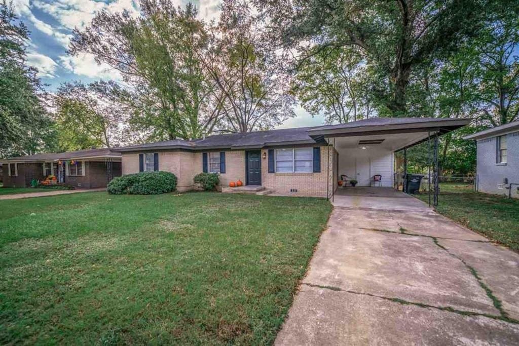 812 Glencrest Ln