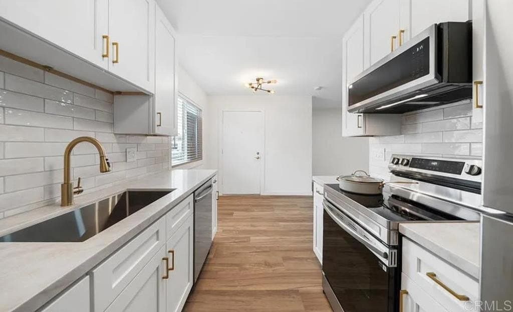 3825 Van Dyke Ave Apt 3