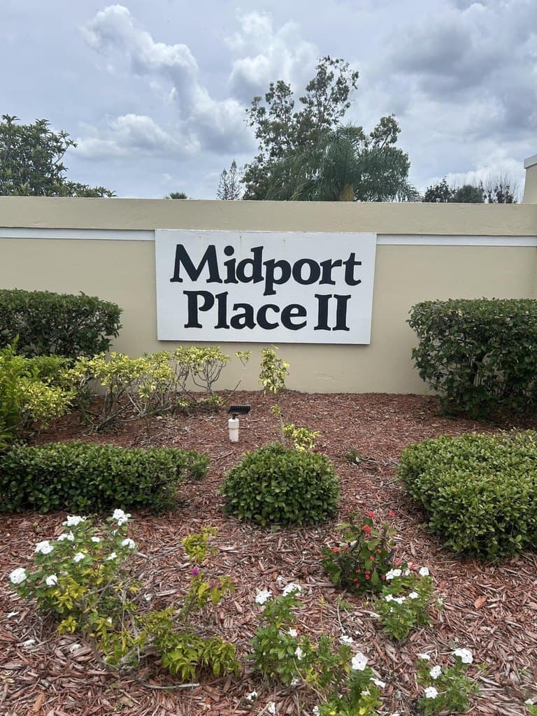 1537 SE Royal Green Cir Apt E201
