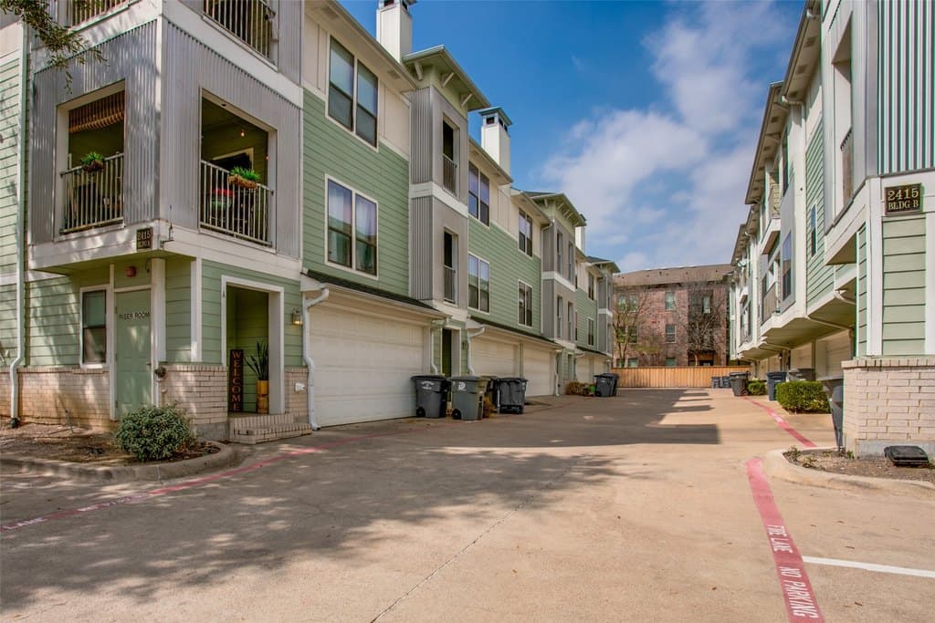 2415 Stutz Dr Apt C