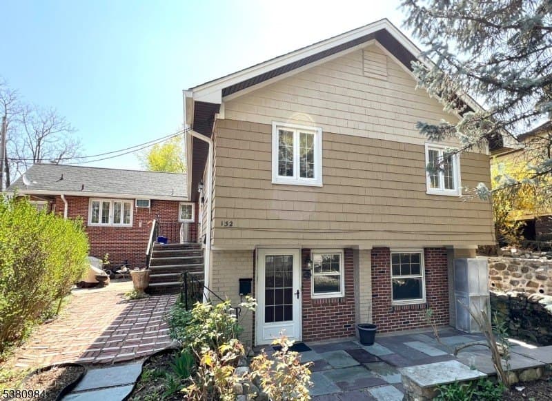 132 Lincoln St Apt 2