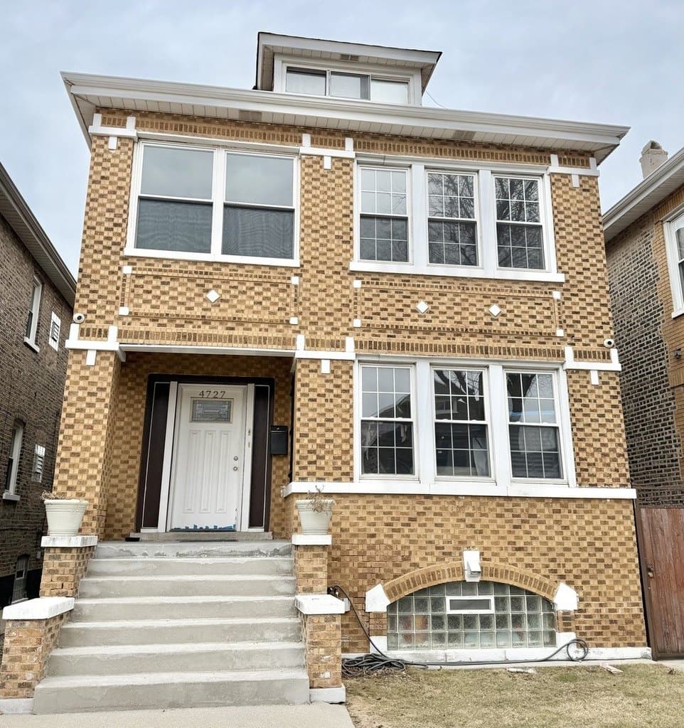 4727 S Harding Ave Unit 2