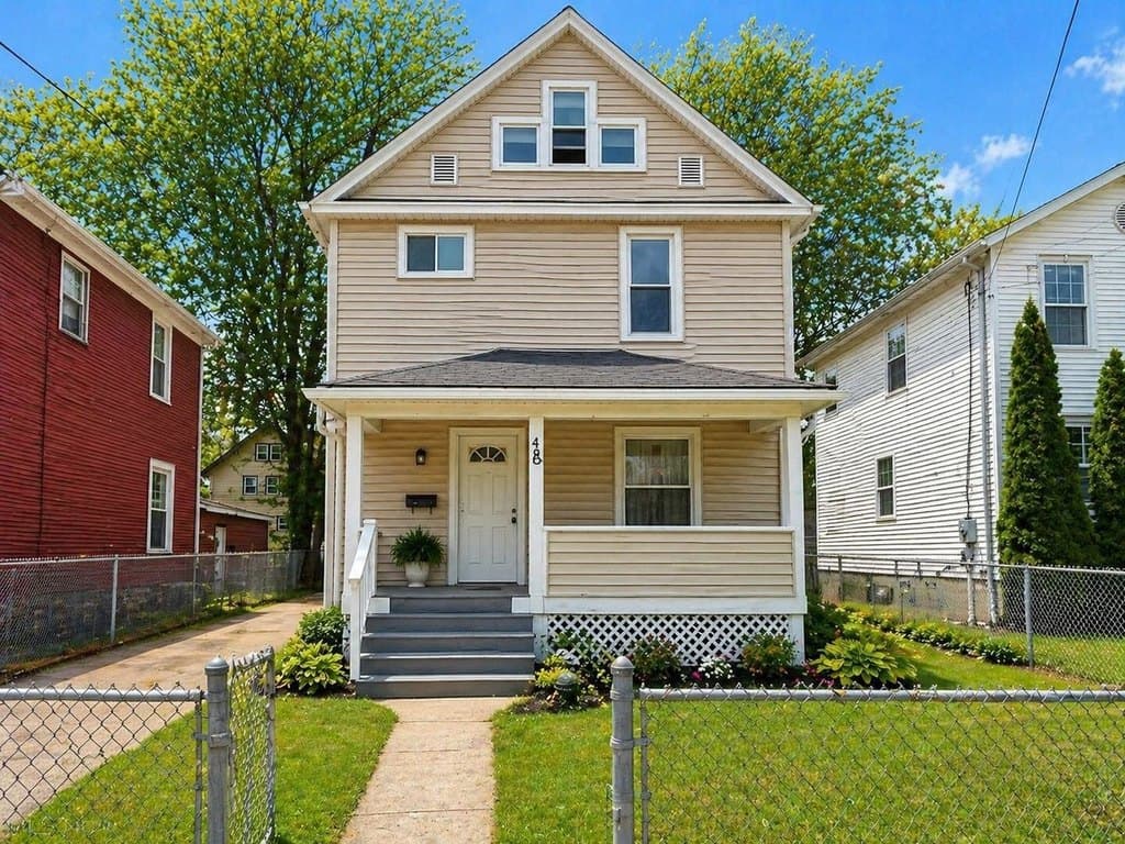 483 Douglas St