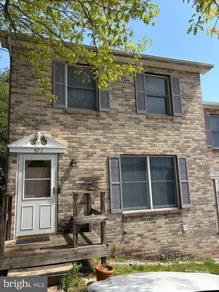 971 Monroe St