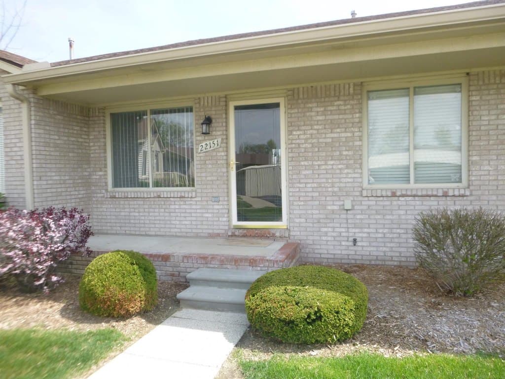 22151 Glenwood Dr