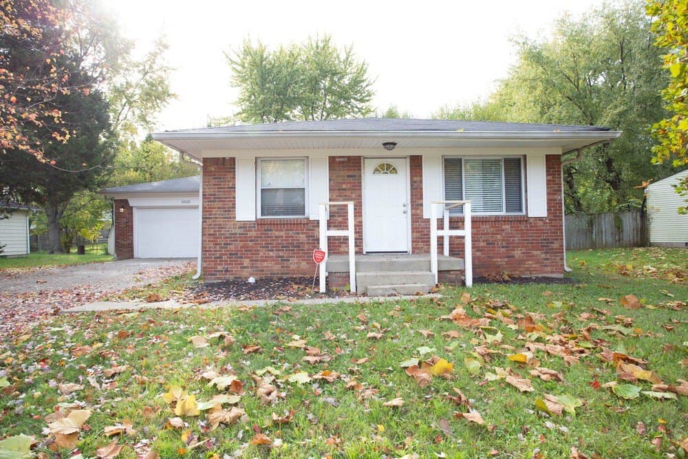 10221 E Baribeau Ln