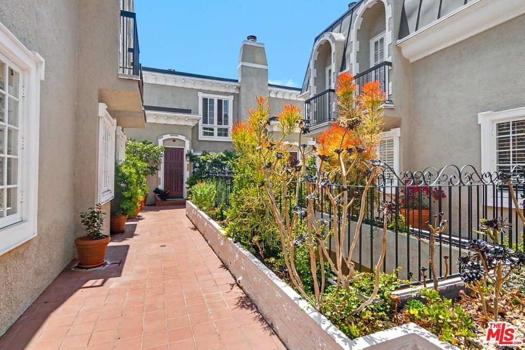 1242 Berkeley St Apt 10
