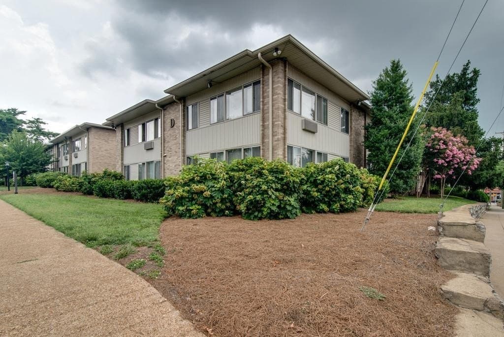 2020 Beech Ave Apt C19