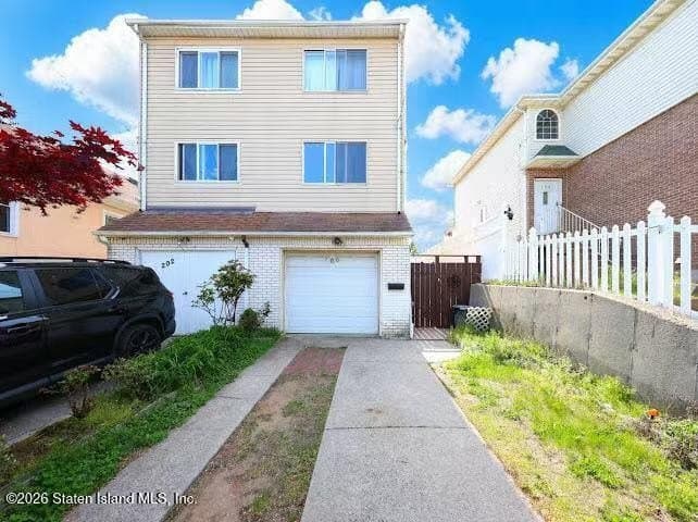 200 Sand Ln