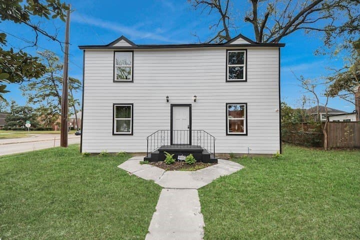 3760 Rio Vista St