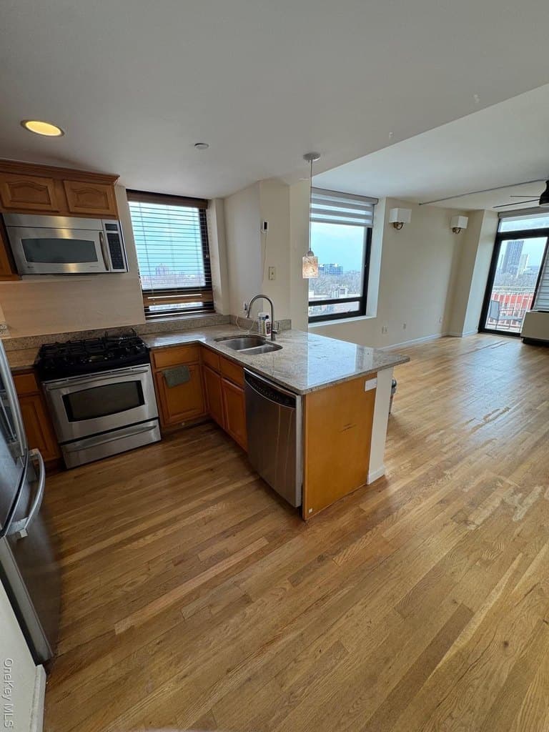 11624 Grosvenor Ln Apt 11D