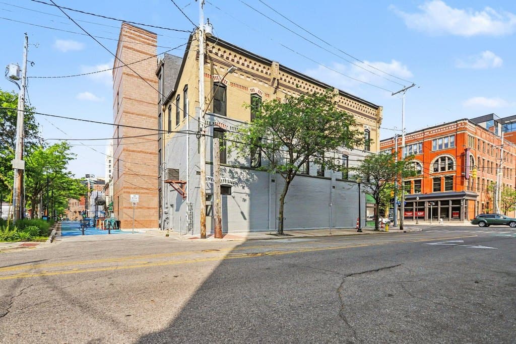 280 E Michigan Ave