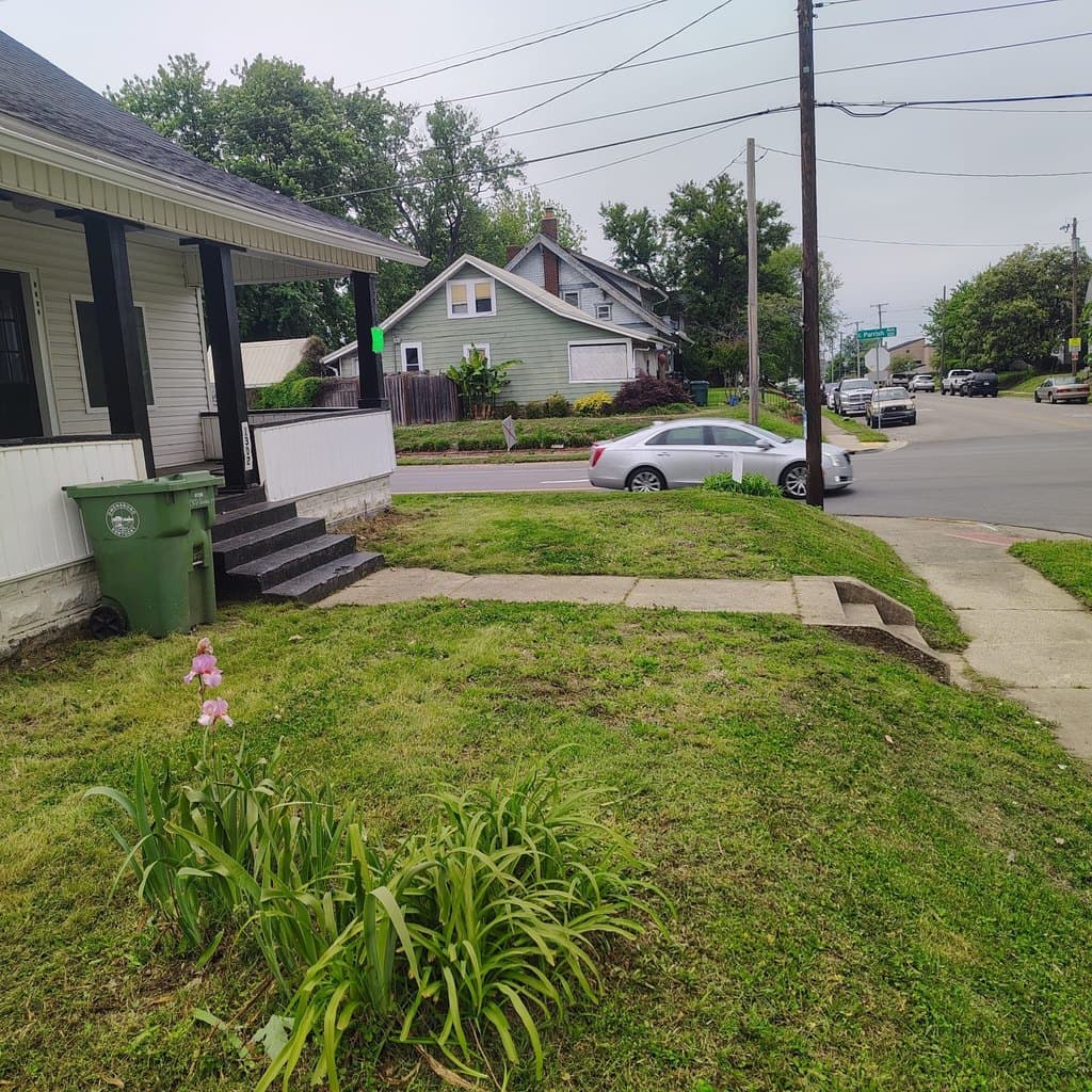 1302 Daviess St