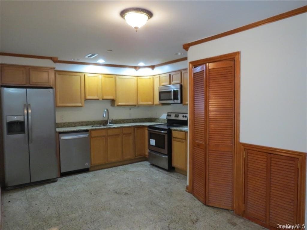 2 E Main St Apt 5