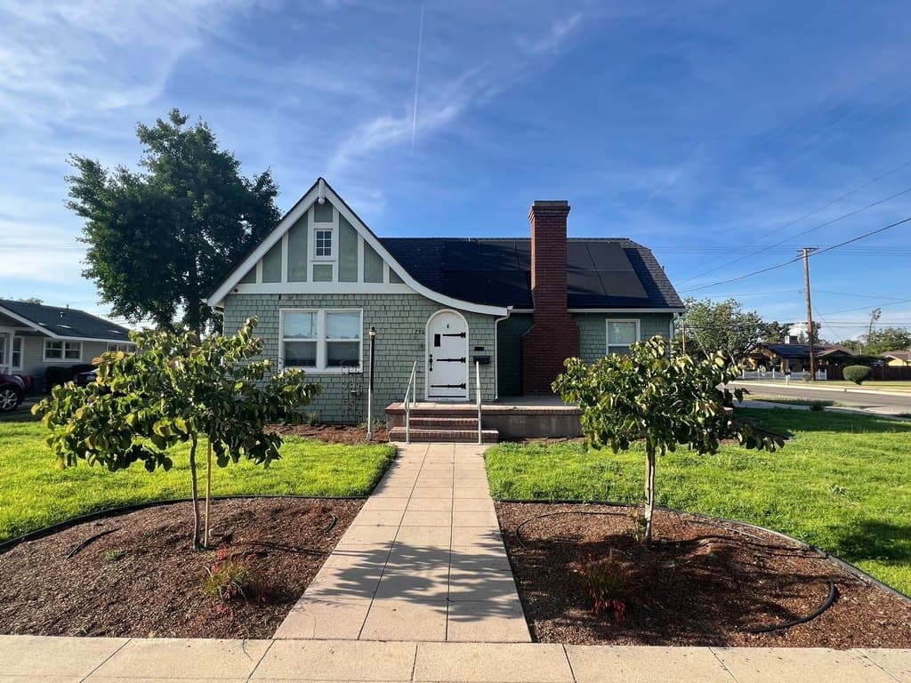 790 E San Joaquin Ave