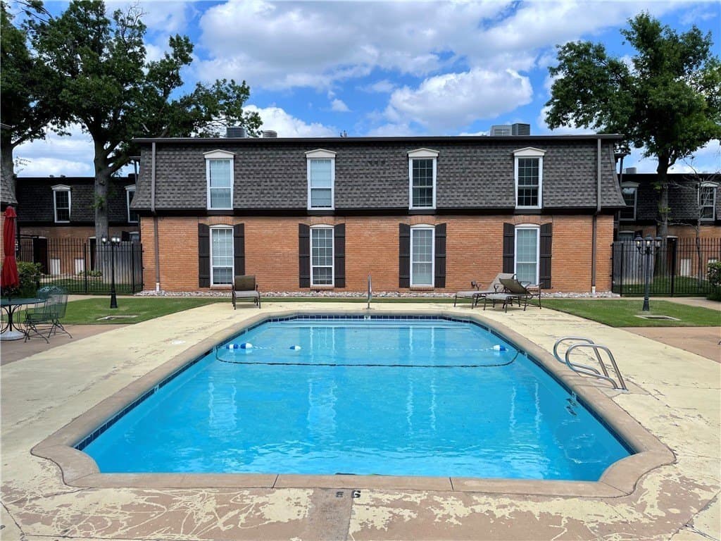 6000 N Brookline Ave Apt 48