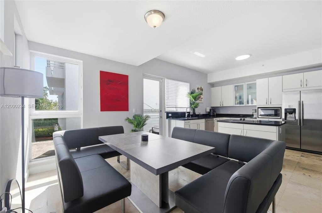 832 N Victoria Park Rd Unit 832