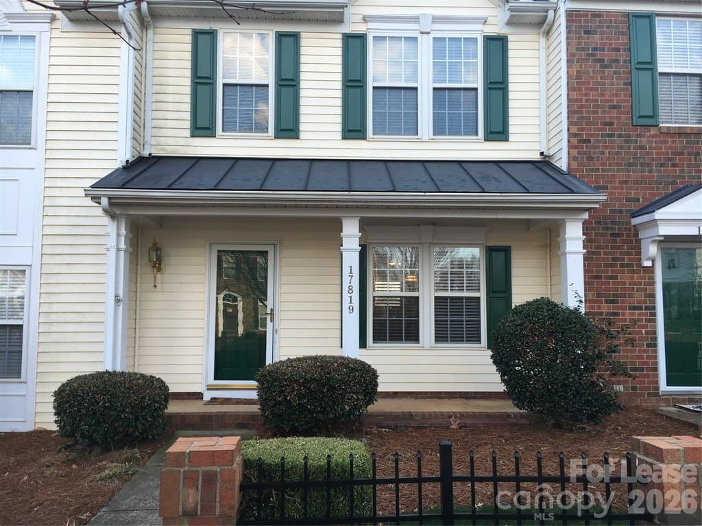 17819 Delmas Dr