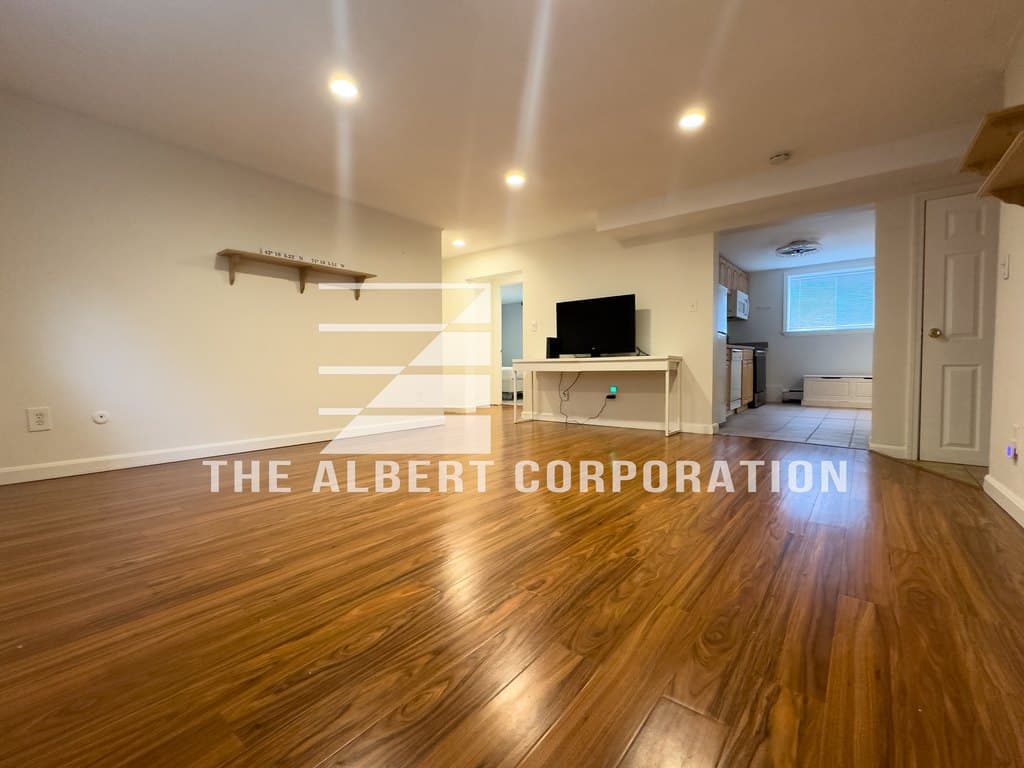 64 Bryon Rd Apt 1