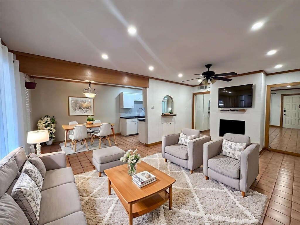 505 W 7th St Apt 120