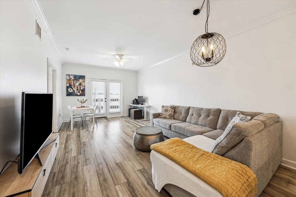 2203 Dorrington St Apt 301