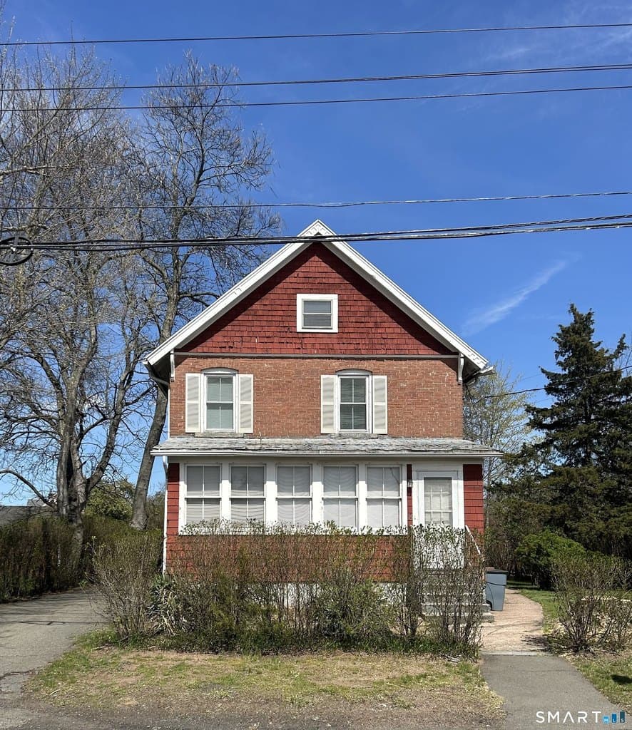 18 Devine St