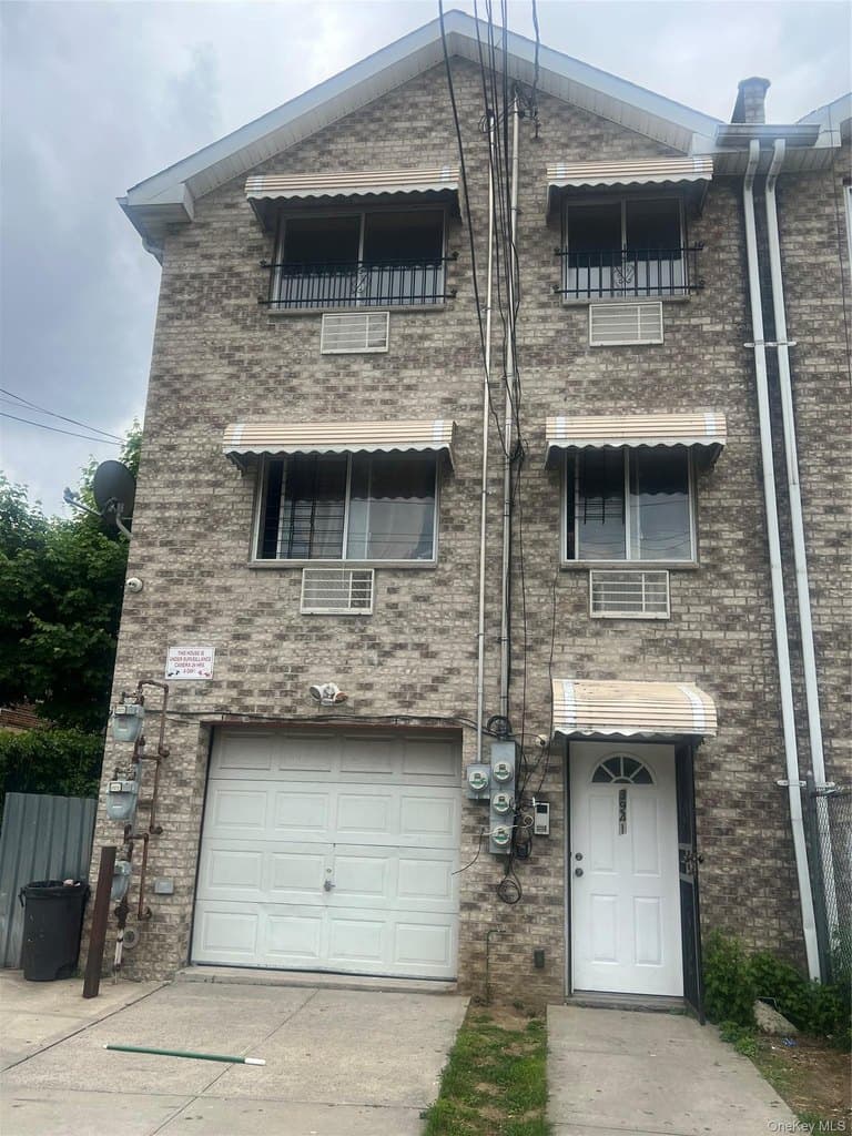 3941 Laconia Ave
