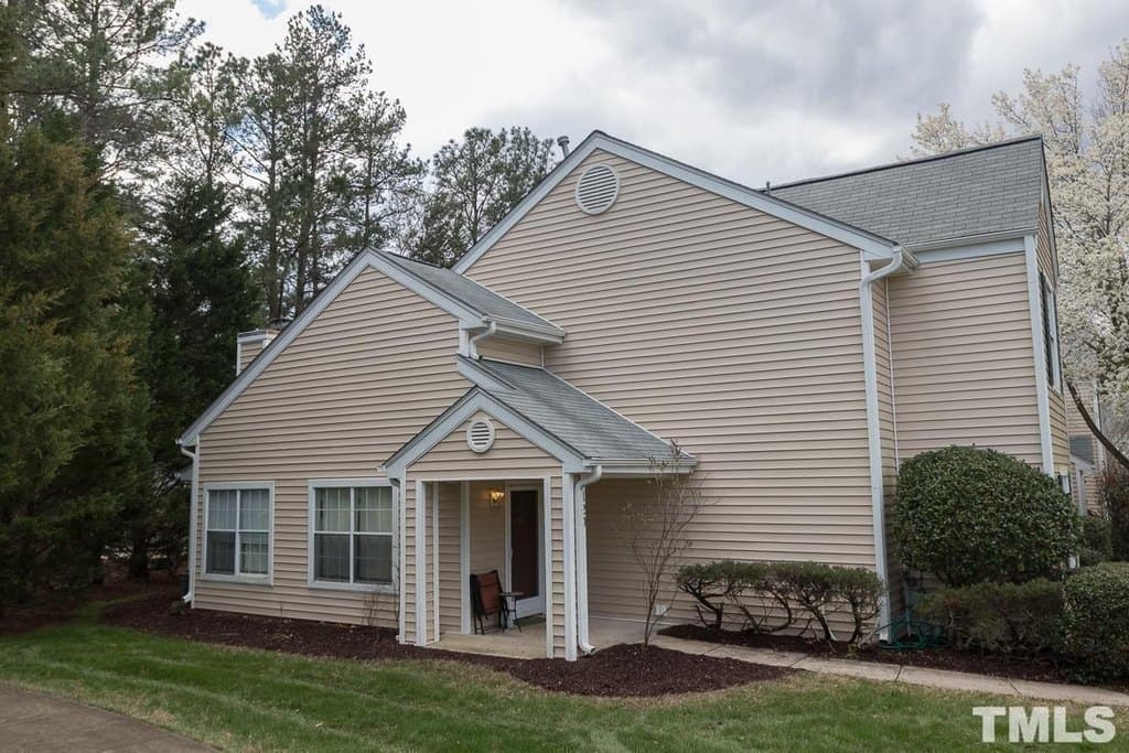 120 Sir Richard Ln