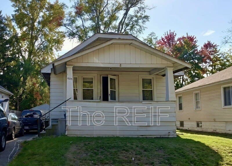 1023 Barrie Ave