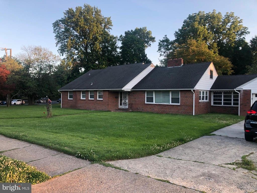 2 Warwick Rd