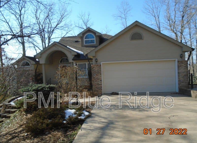 108 Jenny Lind Dr