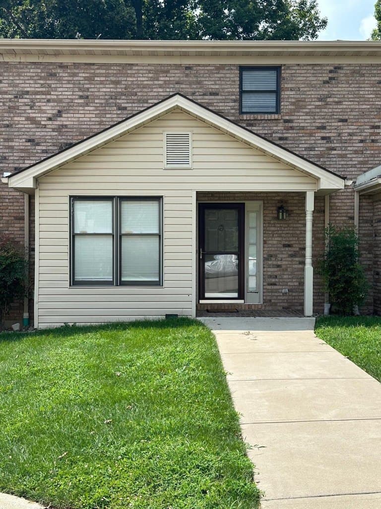 3505 Lakeside Ct