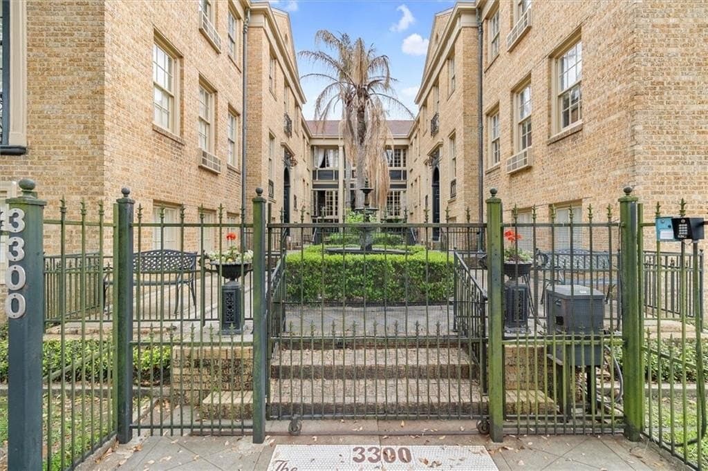 3300 Saint Charles Ave Apt 4