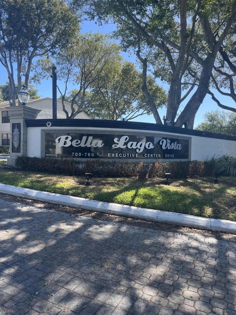 738 Executive Center Dr Apt 21
