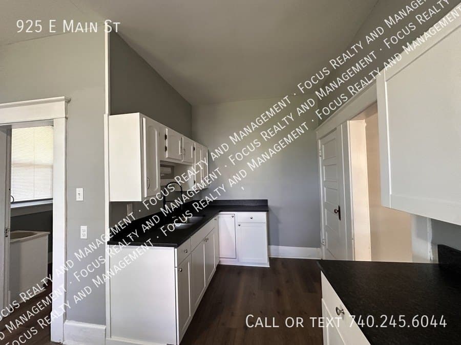 925 E Main St