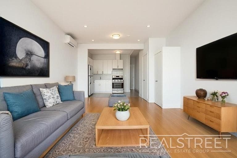 90-02 Queens Blvd Unit 302