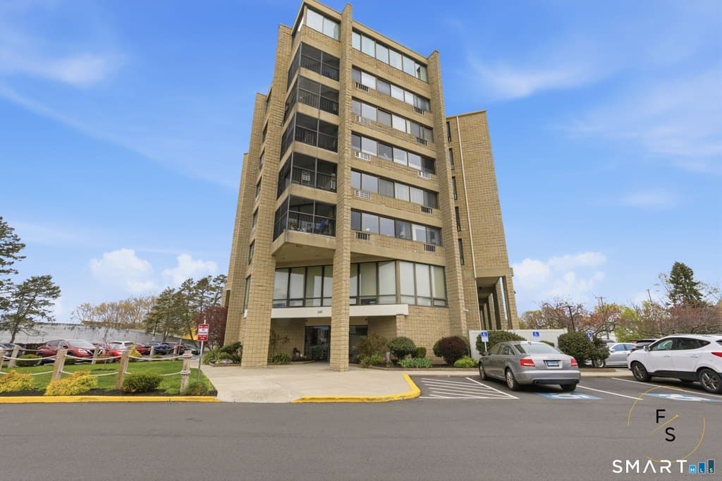 140 Captain Thomas Blvd Unit 307