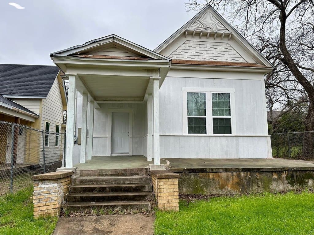 1110 N 11th St