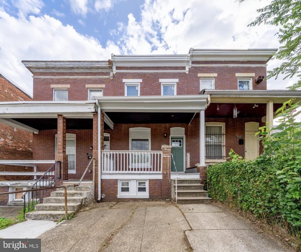 1521 Carswell St