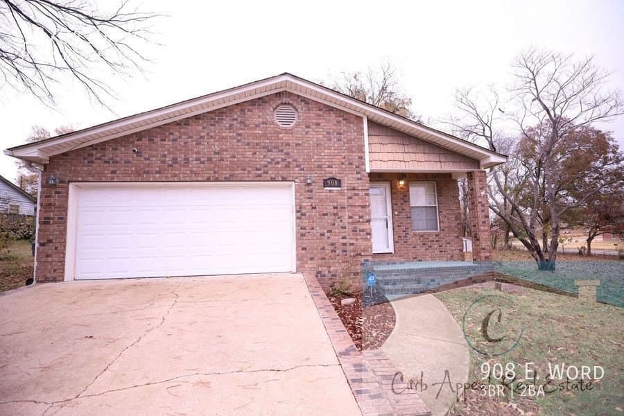 908 E Word Ave